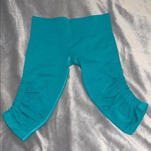 Lululemon teal capri yoga pant